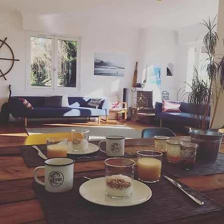 Bed & Breakfast Hah Lay Surf House